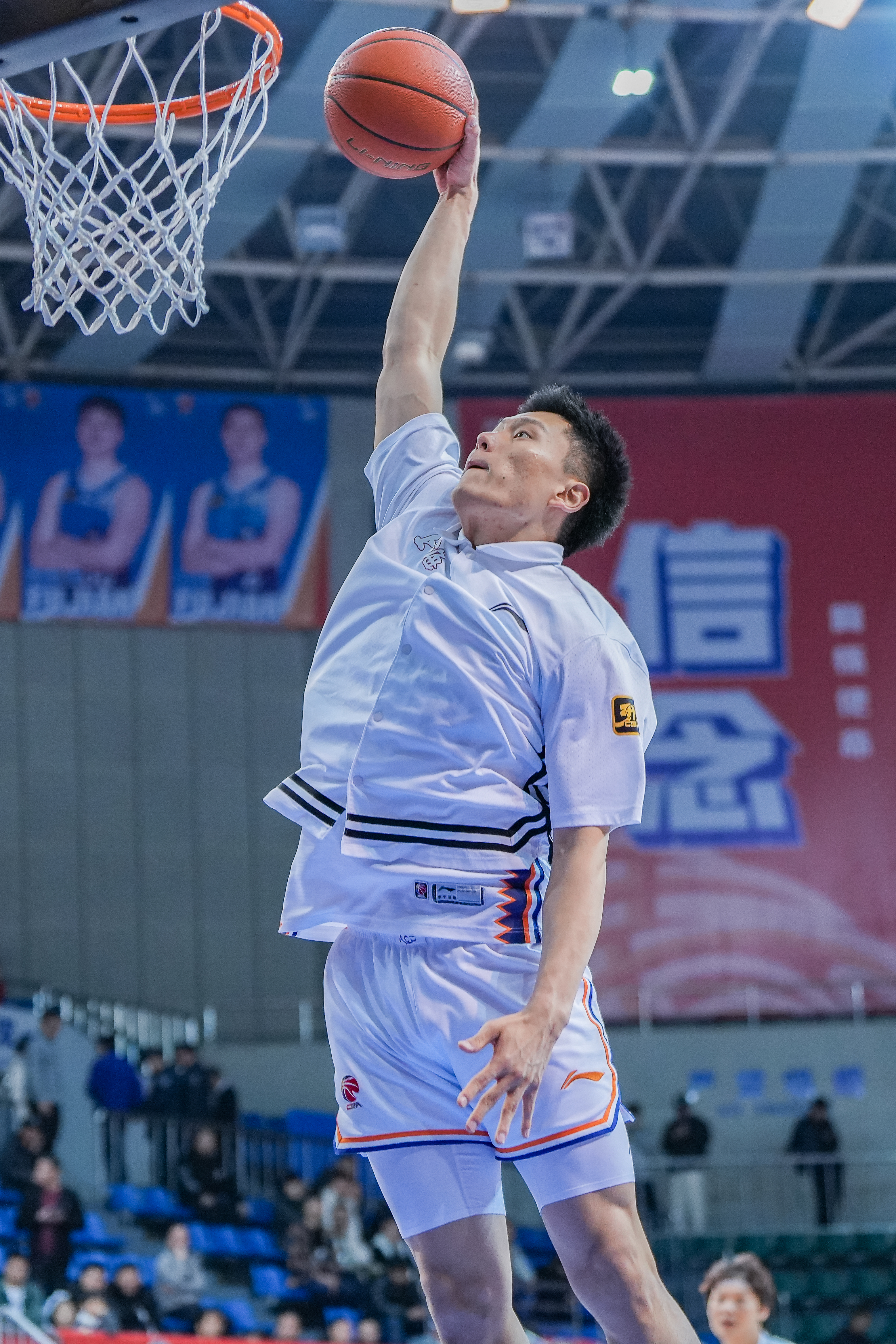  持續(xù)漲球！上海男籃“李花”組合—李弘權(quán)、李添榮