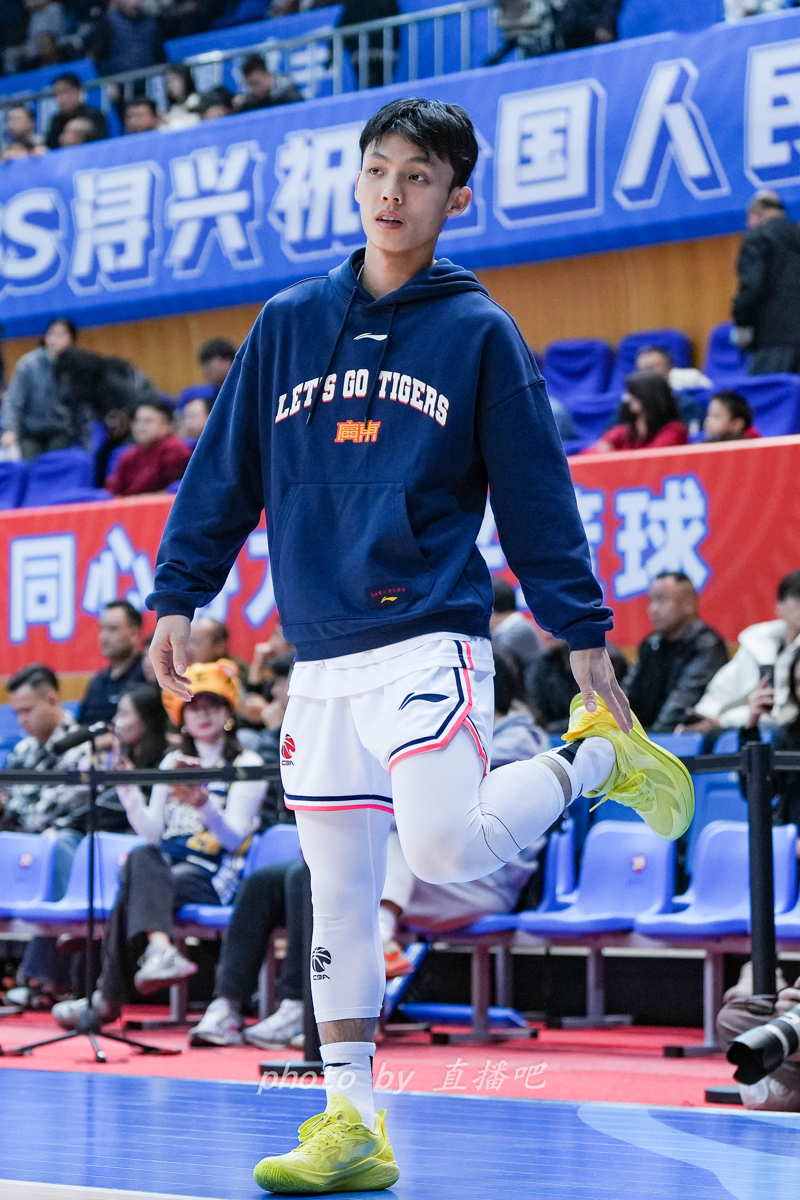  “控球中鋒”！徐杰這身體素質(zhì)有億點(diǎn)東西
