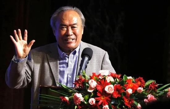  詹俊悼念嚴(yán)俊君：《足球》報伴隨著我成長，是我和父親共鳴的橋梁