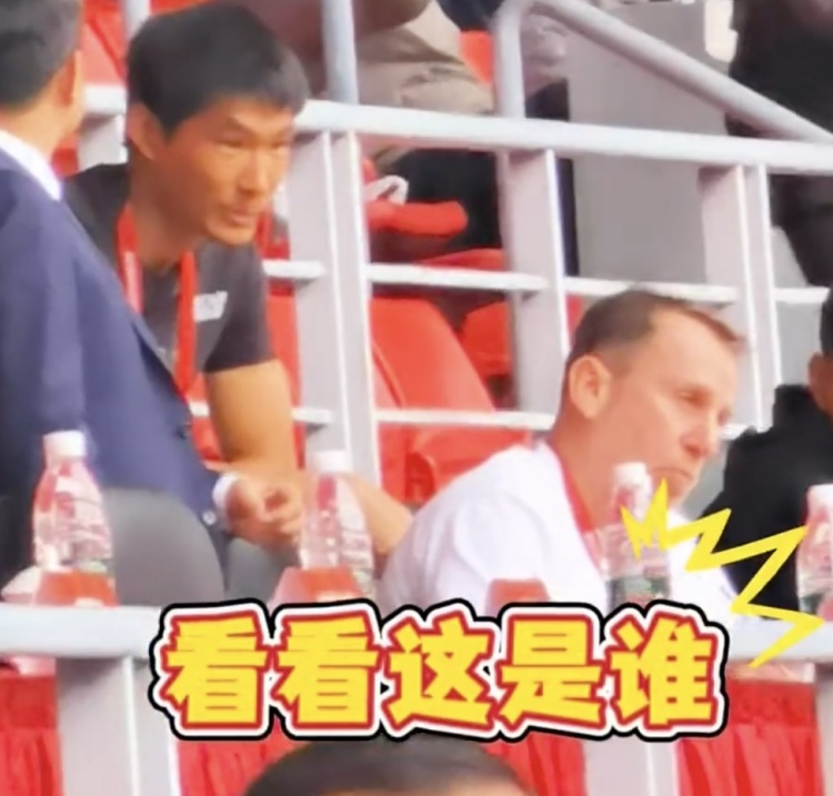  久爾杰維奇現(xiàn)身鹽城，現(xiàn)場(chǎng)觀看中國(guó)U22國(guó)足vs韓國(guó)