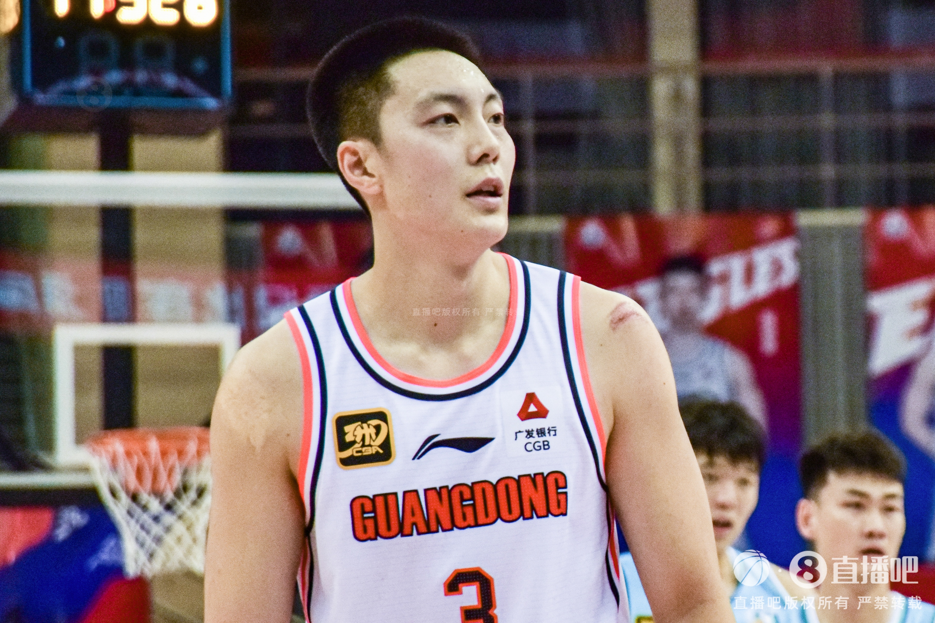  隊長歸來！胡明軒復出表現(xiàn)完美 7中4拿下11分3板5助0失誤