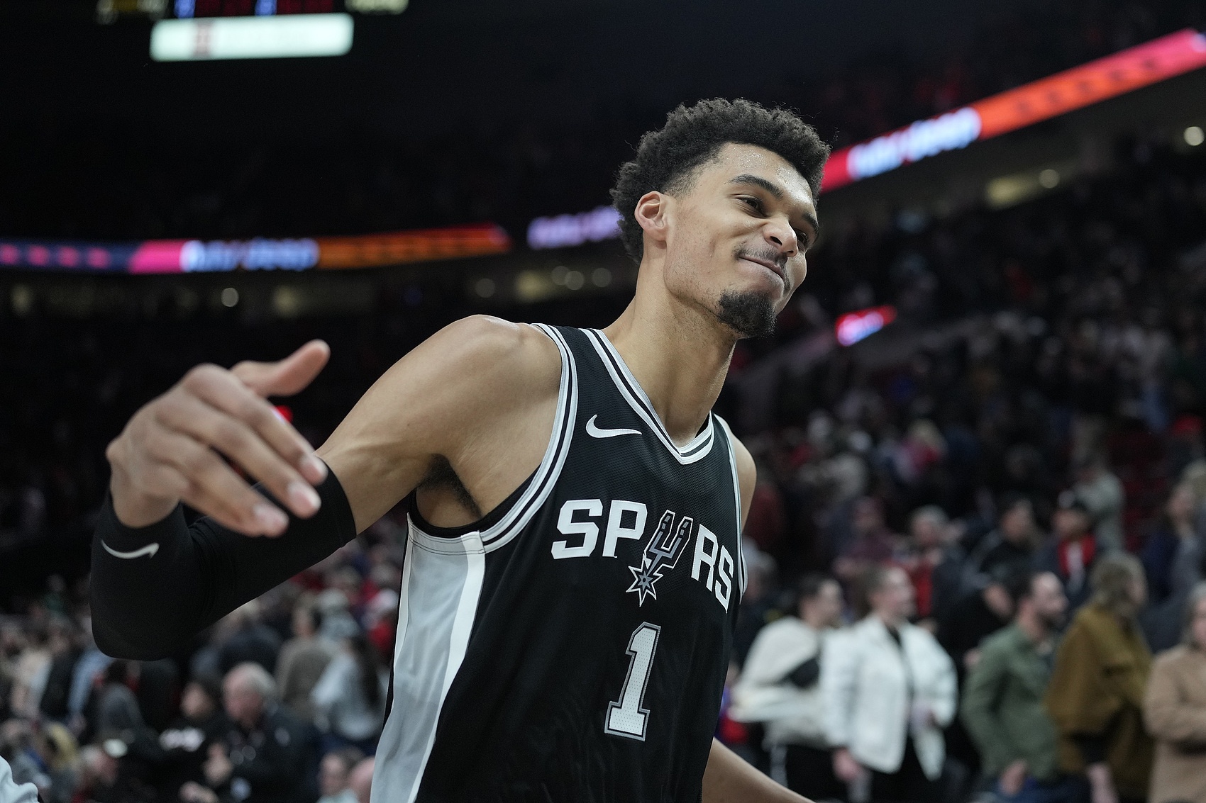 下一個NBA超級巨星？文班亞馬：身高 技術(shù)與人格魅力的完美結(jié)合