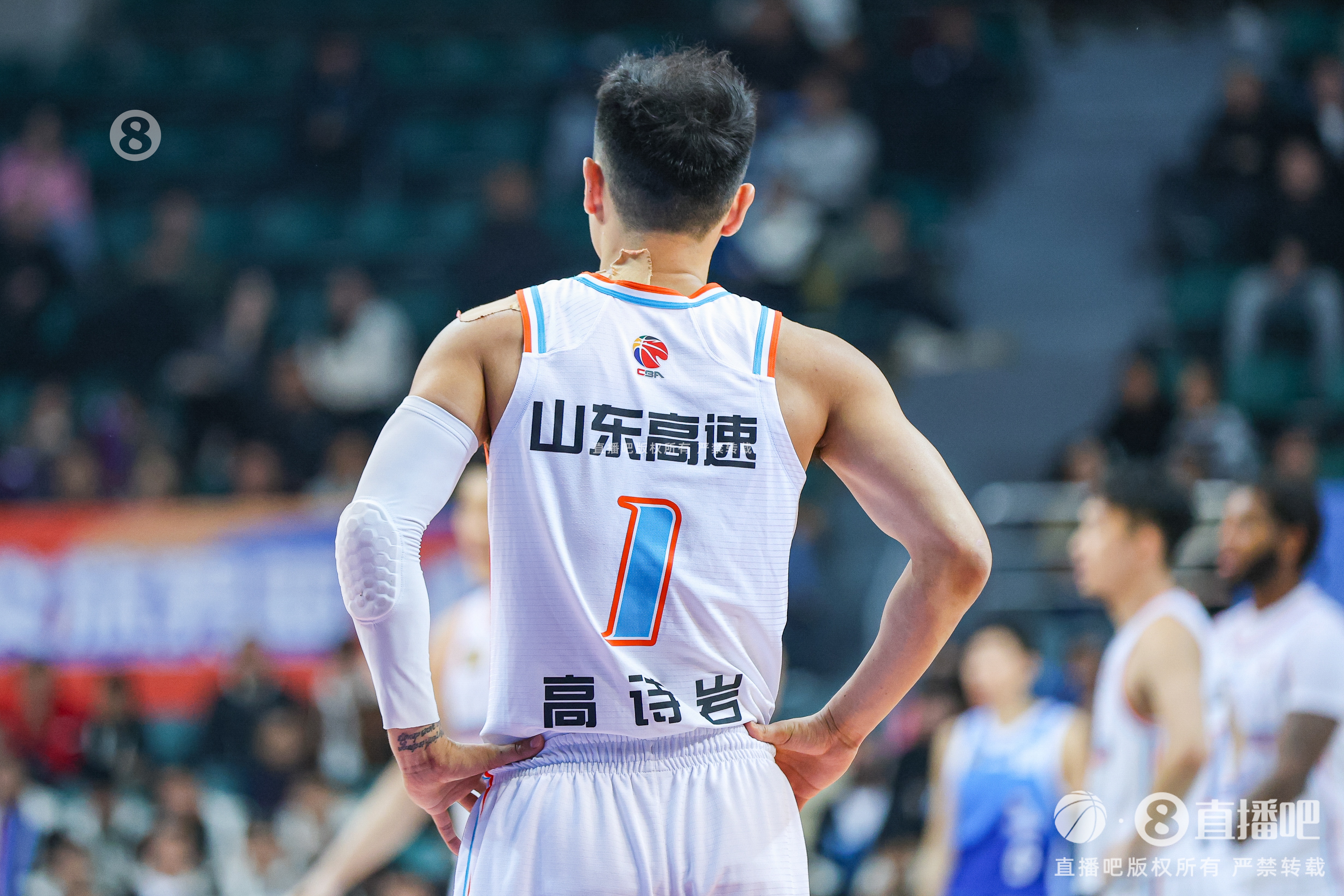  慢熱！首節(jié)山東落后四川1分 全隊首發(fā)5人單節(jié)合計僅拿到3分