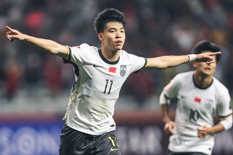  北青體育：18歲“跳級生”王鈺棟有望進入國足客戰(zhàn)沙特名單！